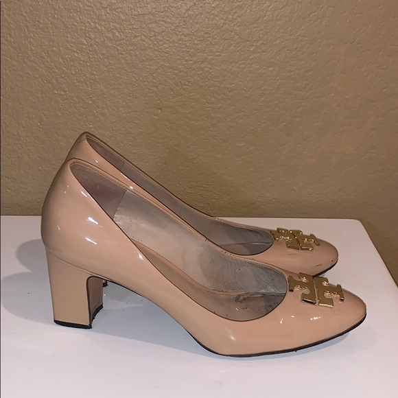 Tory Burch Raleigh Patent Mid-Heel Logo Pump - Picture 3 of 6